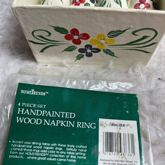 Home trends Vintage wood Painted Napkin Rings (4) with Matching Painted Box - Picture 7 of 11